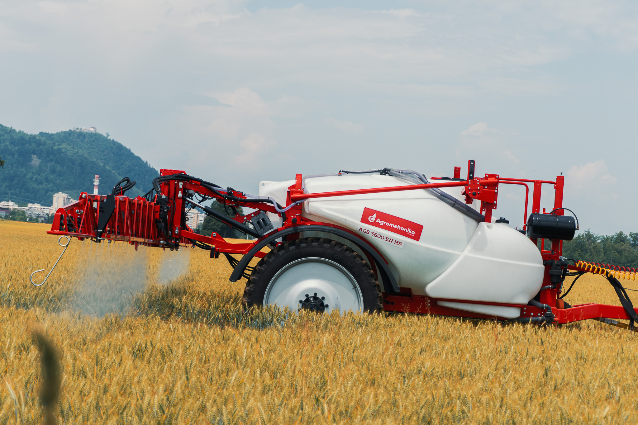 Sprayer tractat AGS 3600–4200 HP Agromehanika